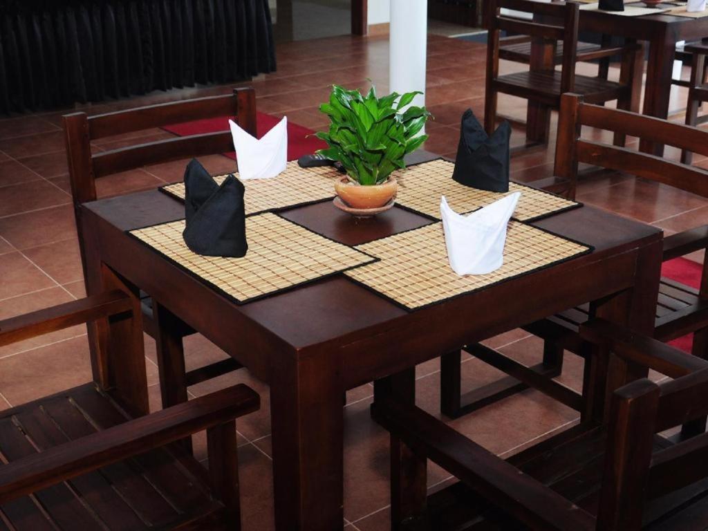 Sihilro Regency Hotel Udawalawe Esterno foto