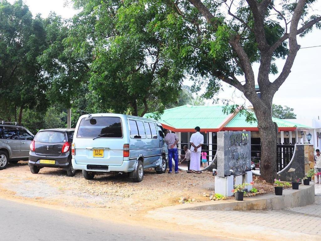 Sihilro Regency Hotel Udawalawe Esterno foto